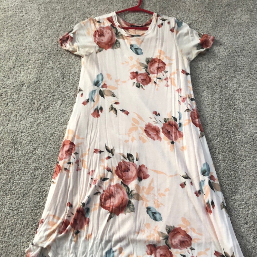 Sweet Claire, size S. Floral design.